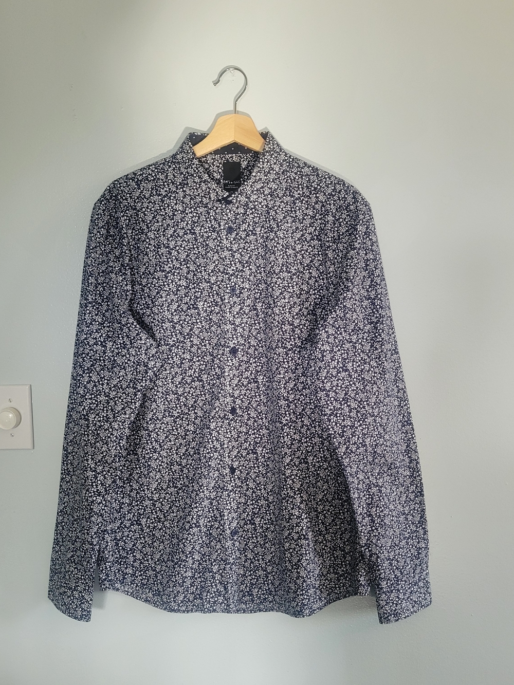 EUC H&M Men's Slim Fit Navy Floral Button-Up Shirt Sz L 100% Cotton - Picture 2 of 13